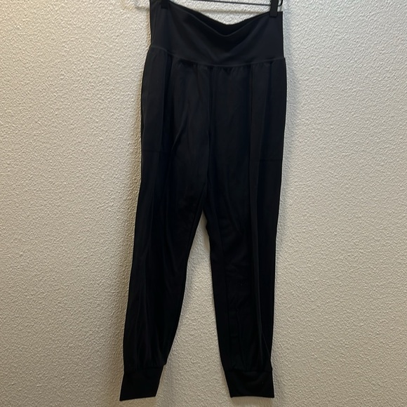Athleta SALUTATION HIGH RISE JOGGER in black sz small little hair - Picture 1 of 7